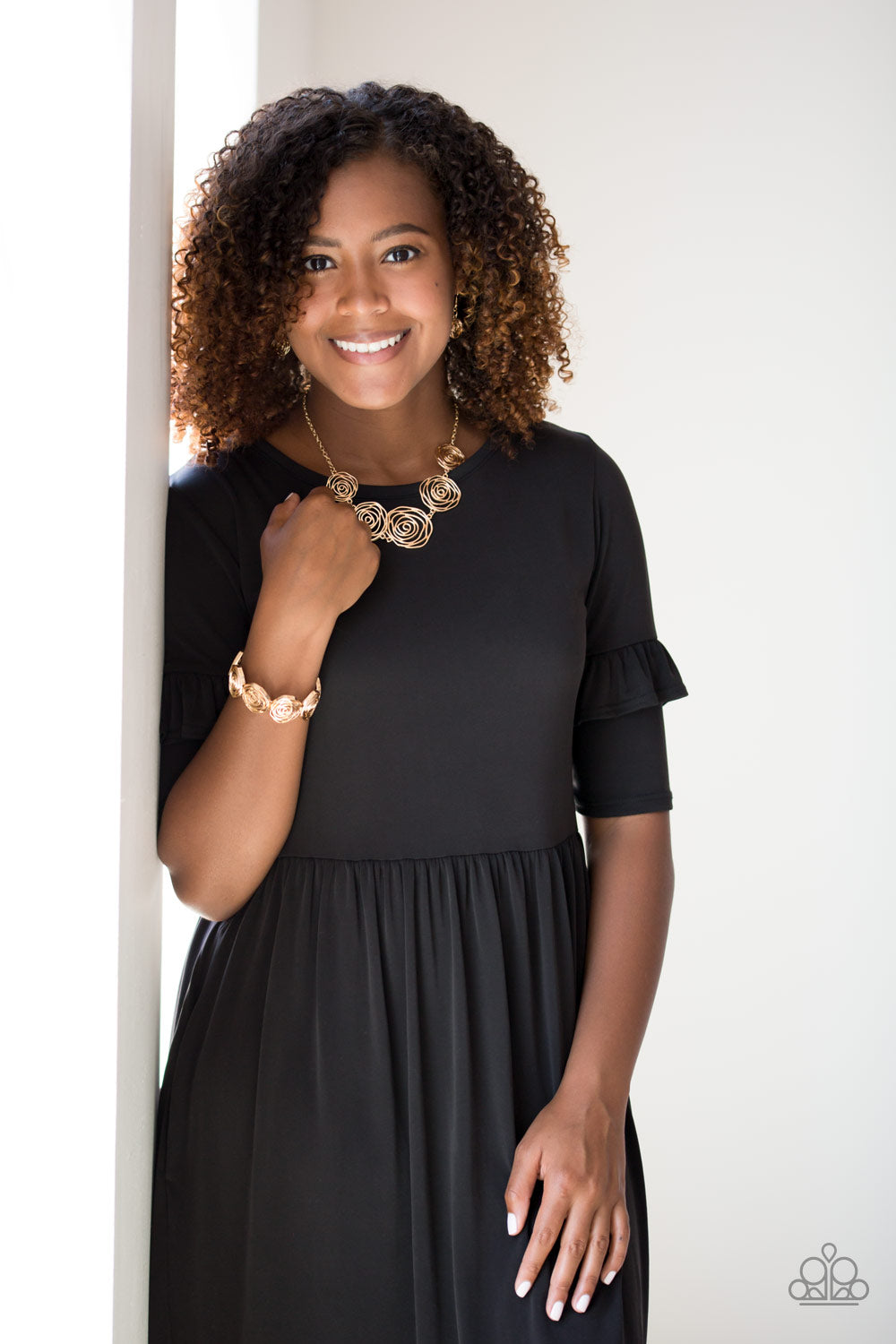 Rosy Rosette - Gold necklace w/ matching bracelet