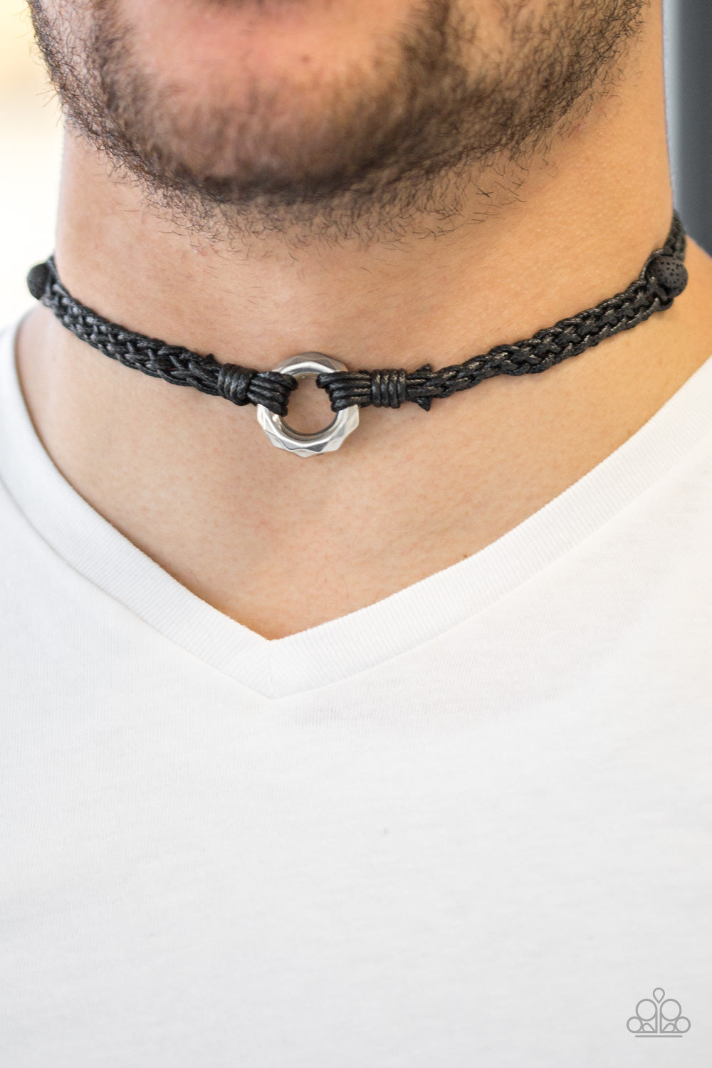 Basic Backpacker - Black urban necklace