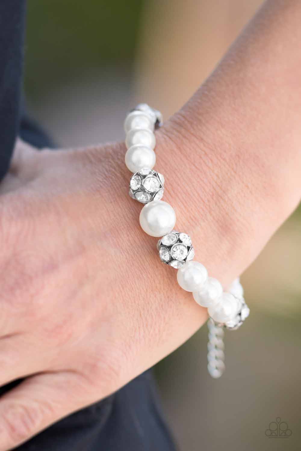 Pearls and Parlors - White bracelet