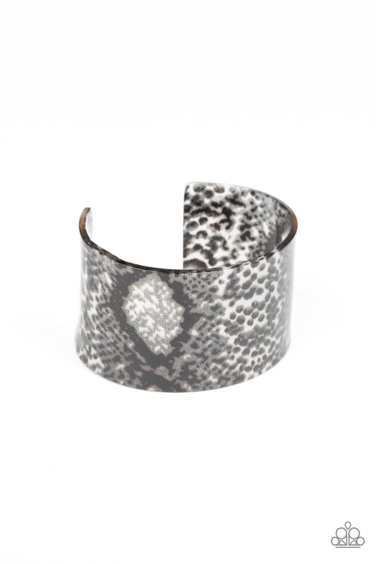 Vogue Revamp - Black cuff bracelet