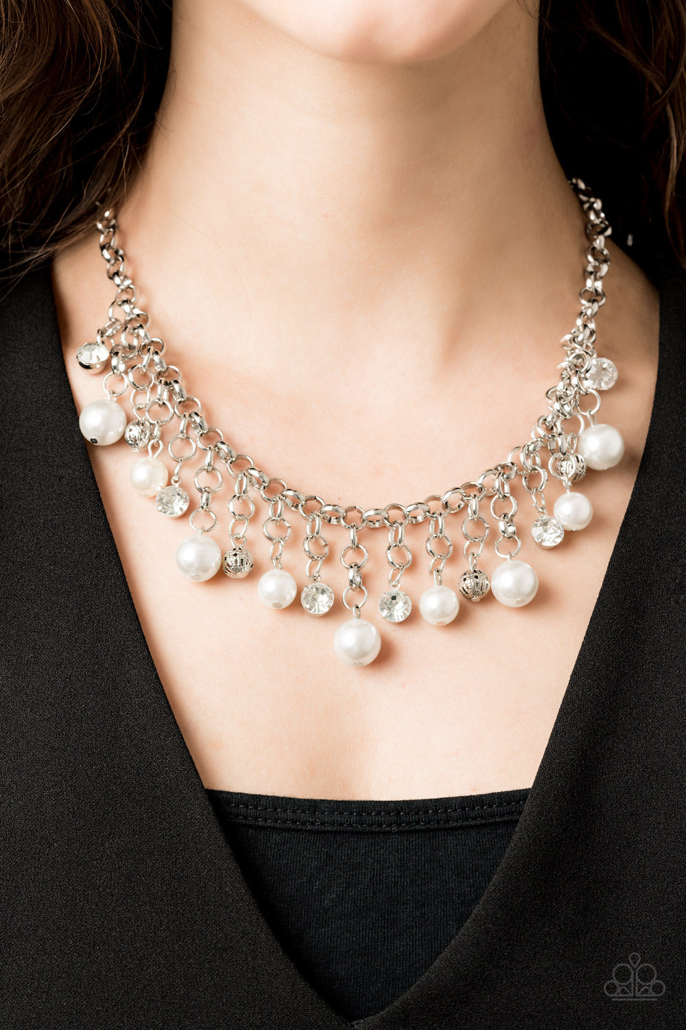 HEIR-headed - White pearl necklace