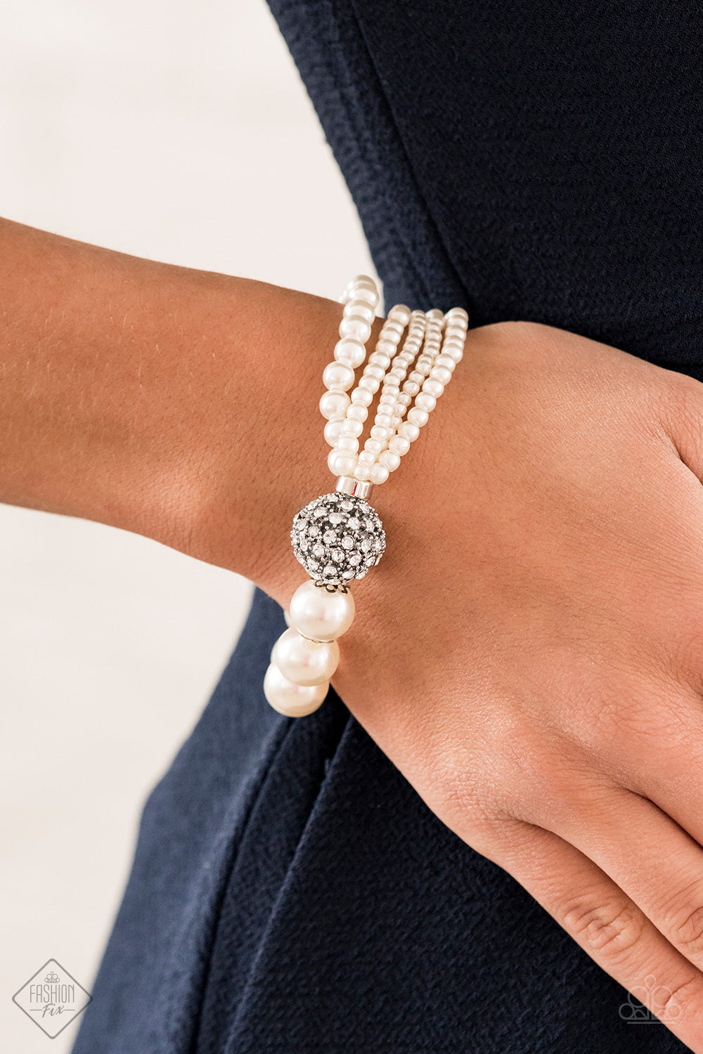 Show Them The DIOR - White pearl bracelet
