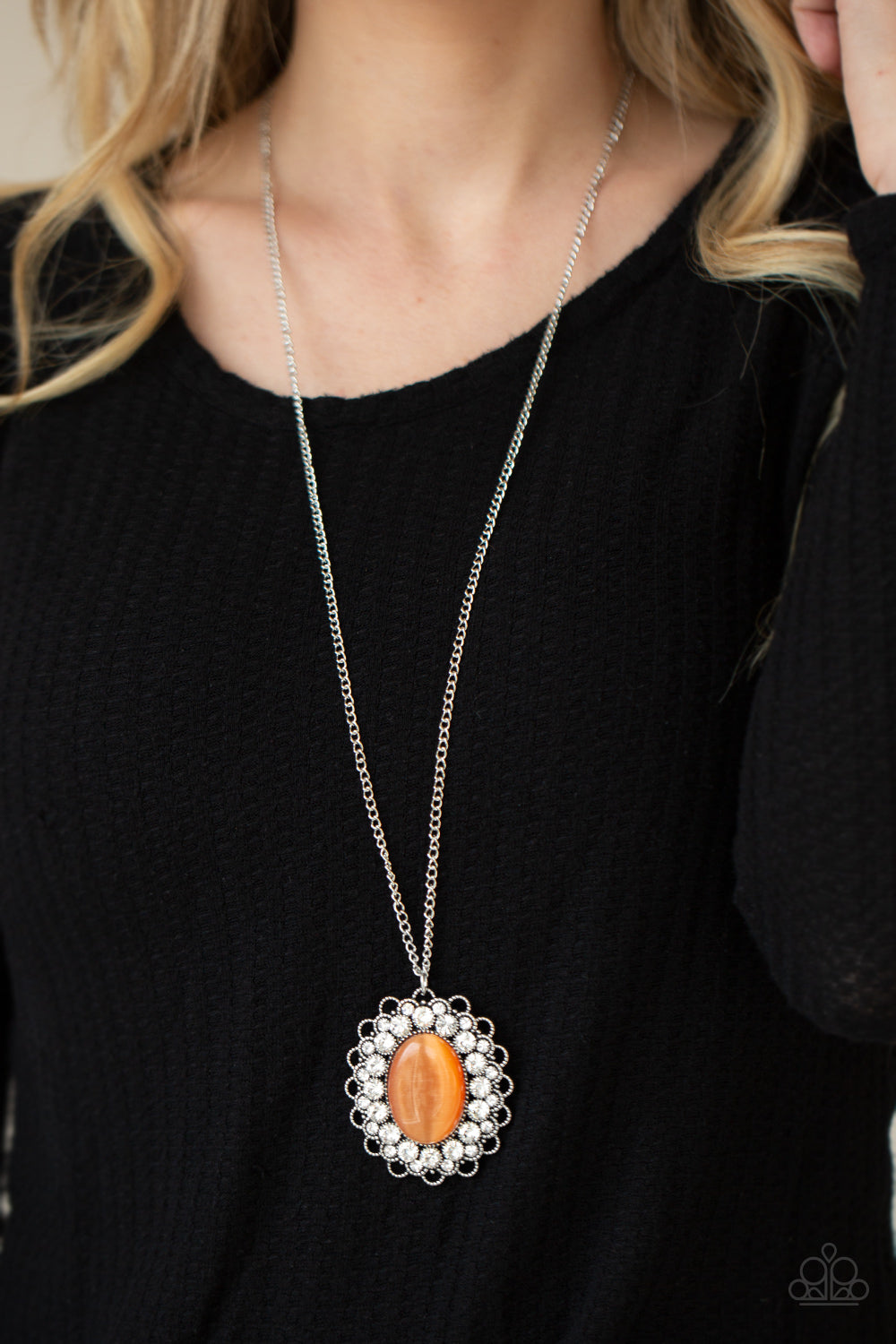Oh My Medallion - Orange moonstone necklace