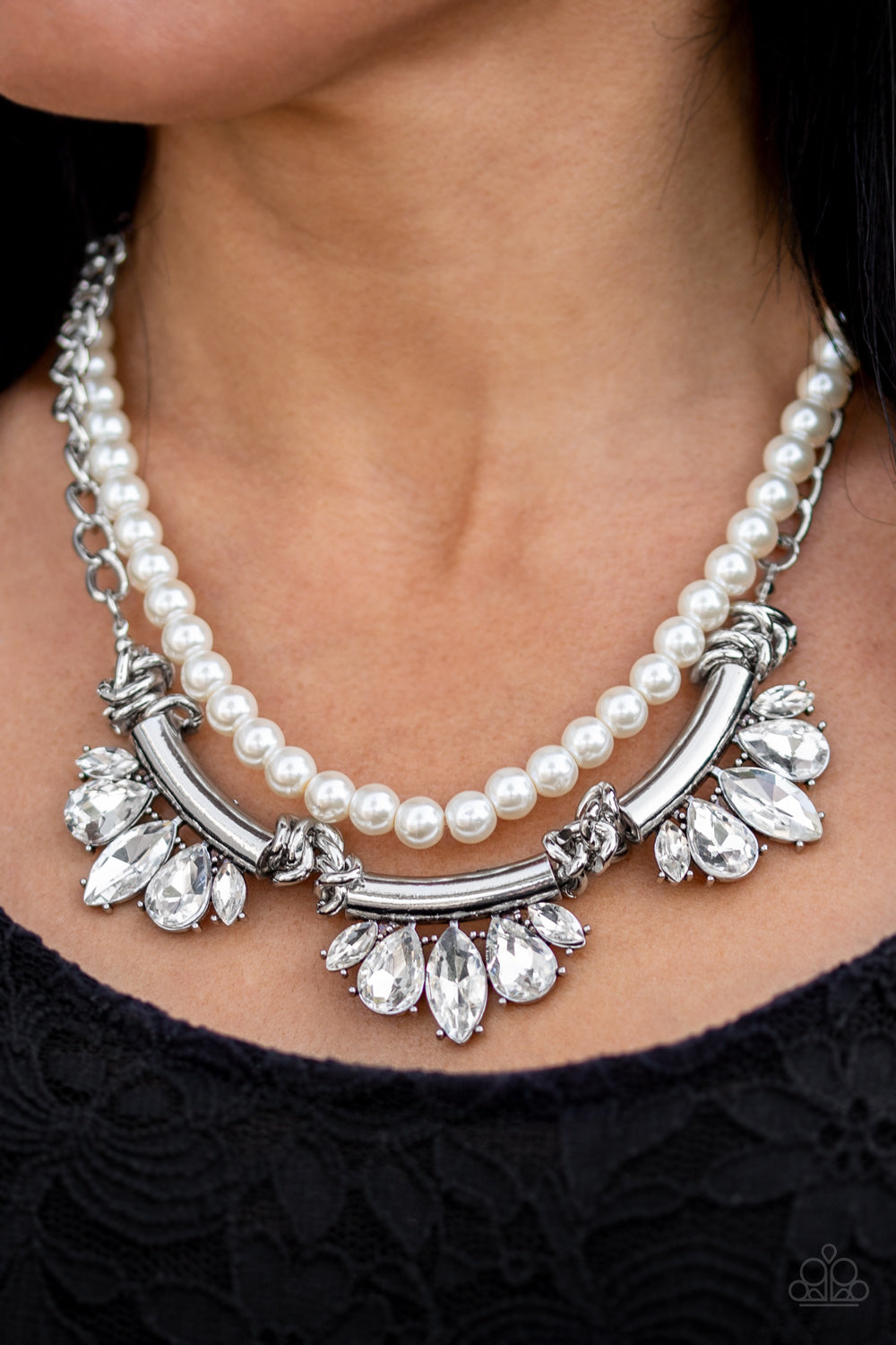 Bow Before The Queen - White pearls/ White rhinestones necklace