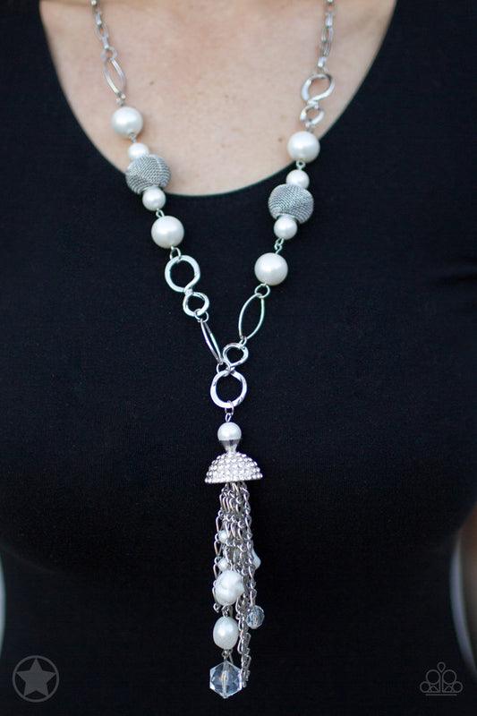 Designated Diva - White pearl necklace
