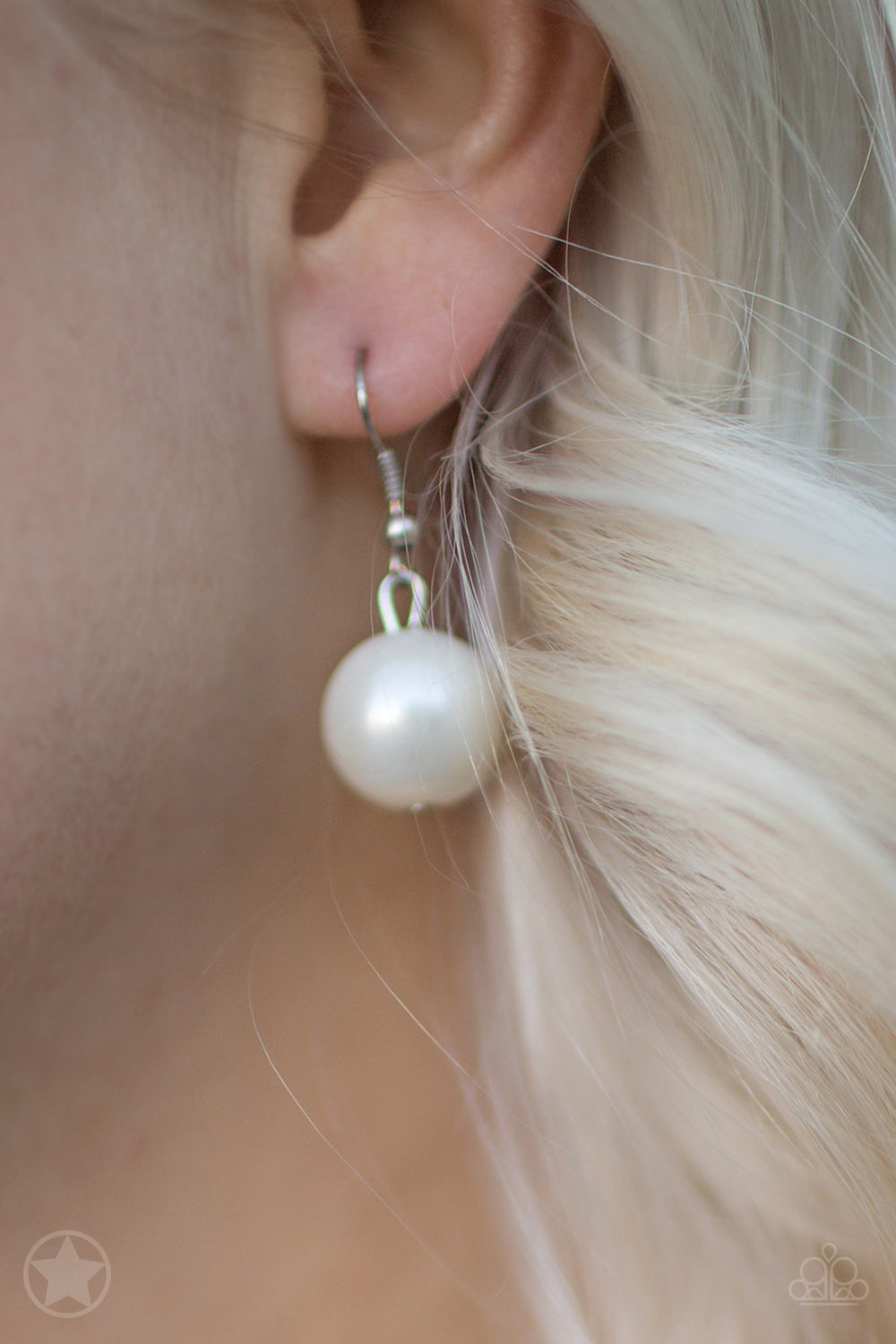 Designated Diva - White pearl necklace