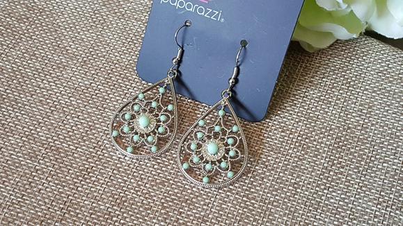A Flair For Fabulous - Green earrings