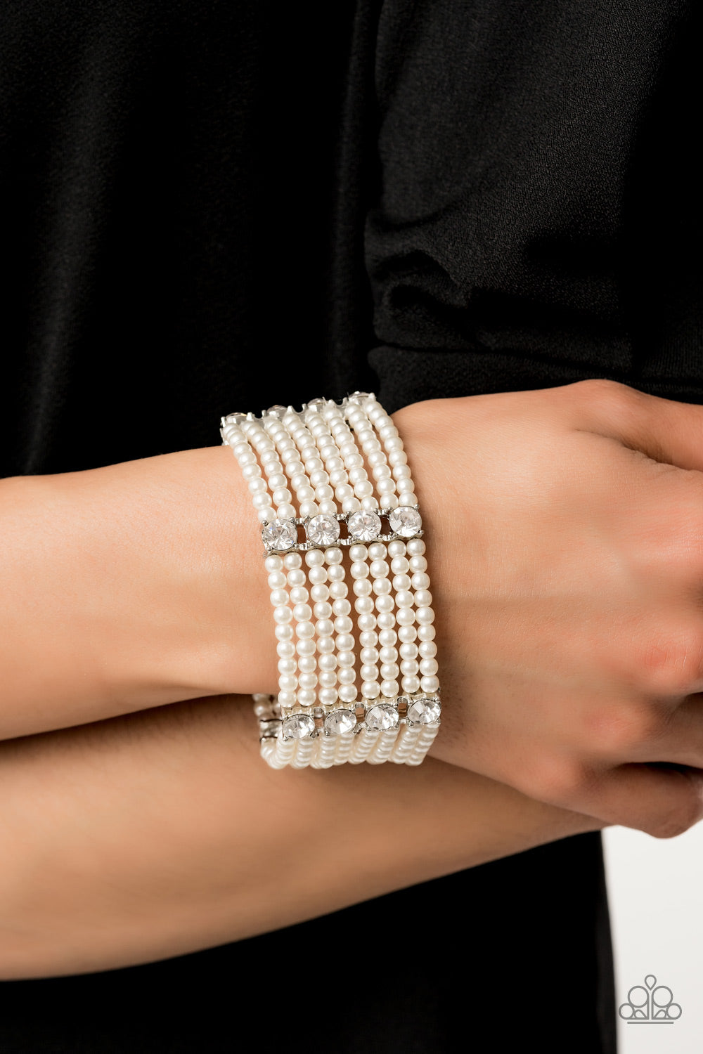 Get In Line - White pearl bracelet