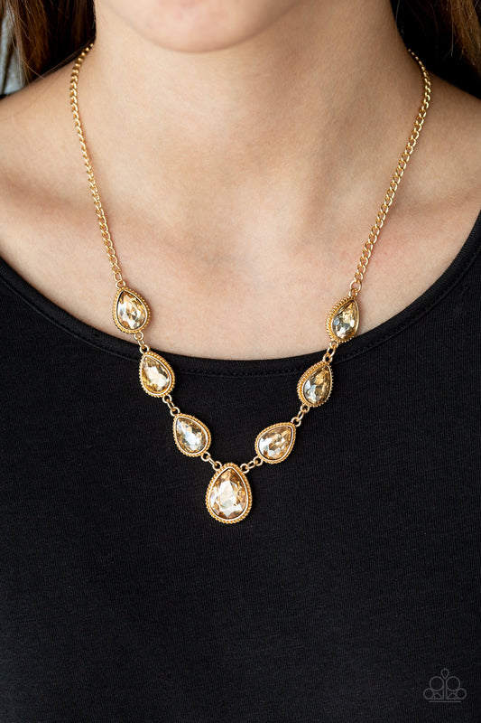 Socialite Social - Gold necklace