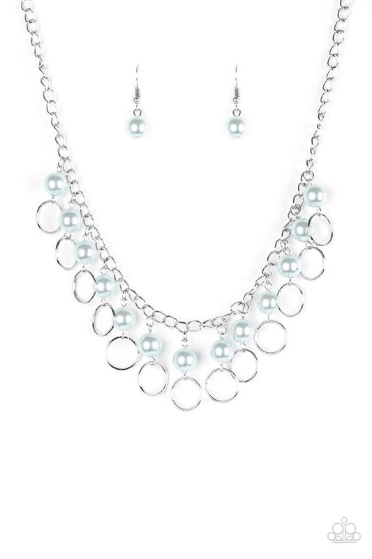 Run The Show - Blue pearl necklace