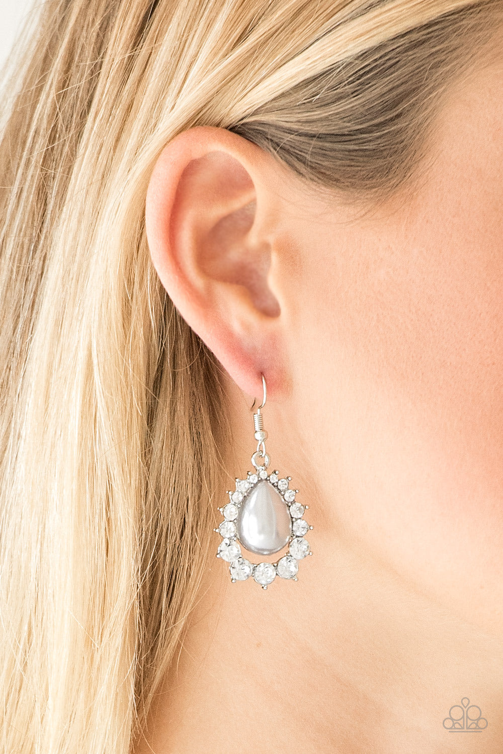 Regal Renewal - Silver pearl earrings