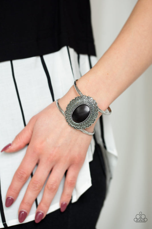 Extra EMPRESS-ive - Black cuff bracelet
