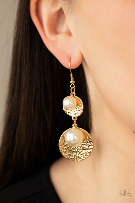 Pearl Dive - Gold/White pearl earrings