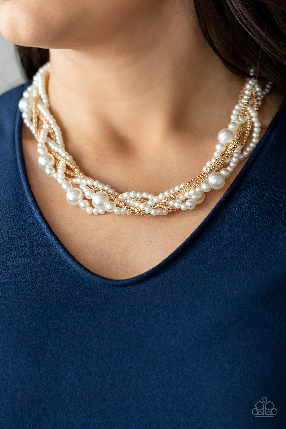 Royal Reminiscence - Gold/White pearl necklace