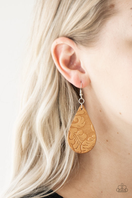 Feelin Groovy - Brown leather earrings