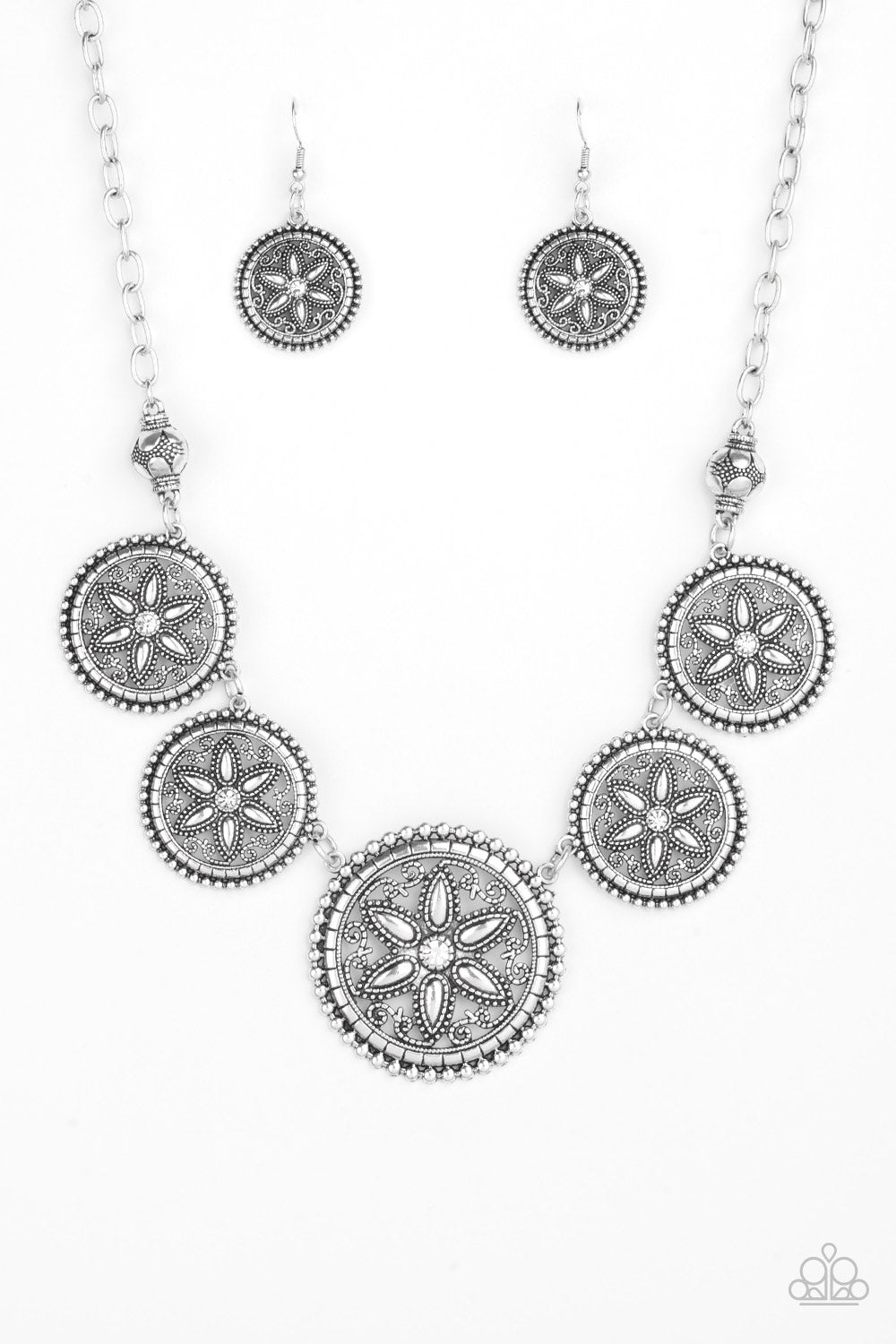 Written In The STAR LILIES - White rhinestones necklace