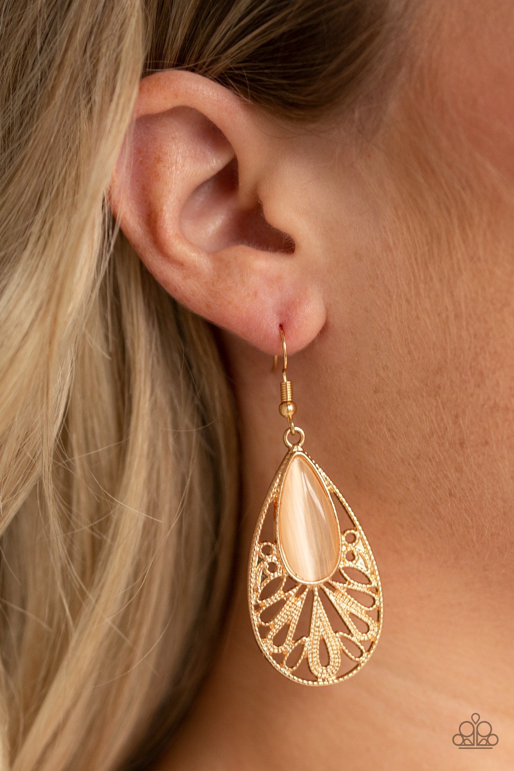 GLOWING TRANQUILITY - GOLD Moonstone Earrings