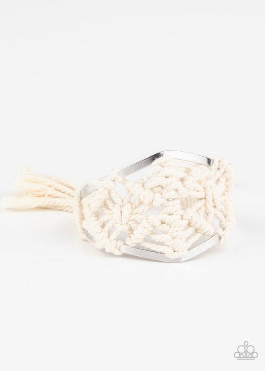 Macrame Mode - White cuff Bracelet
