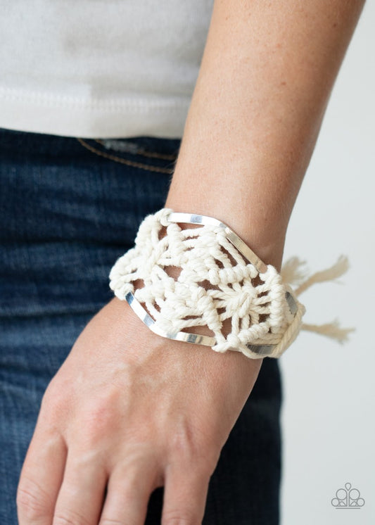 Macrame Mode - White cuff Bracelet