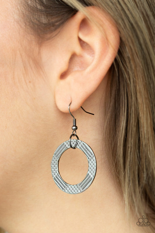 The Main Contender - Black/Gunmetal necklace