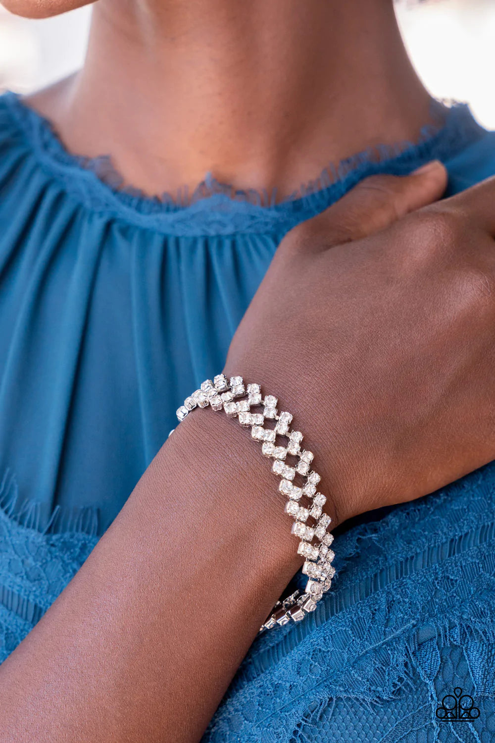 Seize the Sizzle - White Gem Bracelet (Life of the Party August 2022)