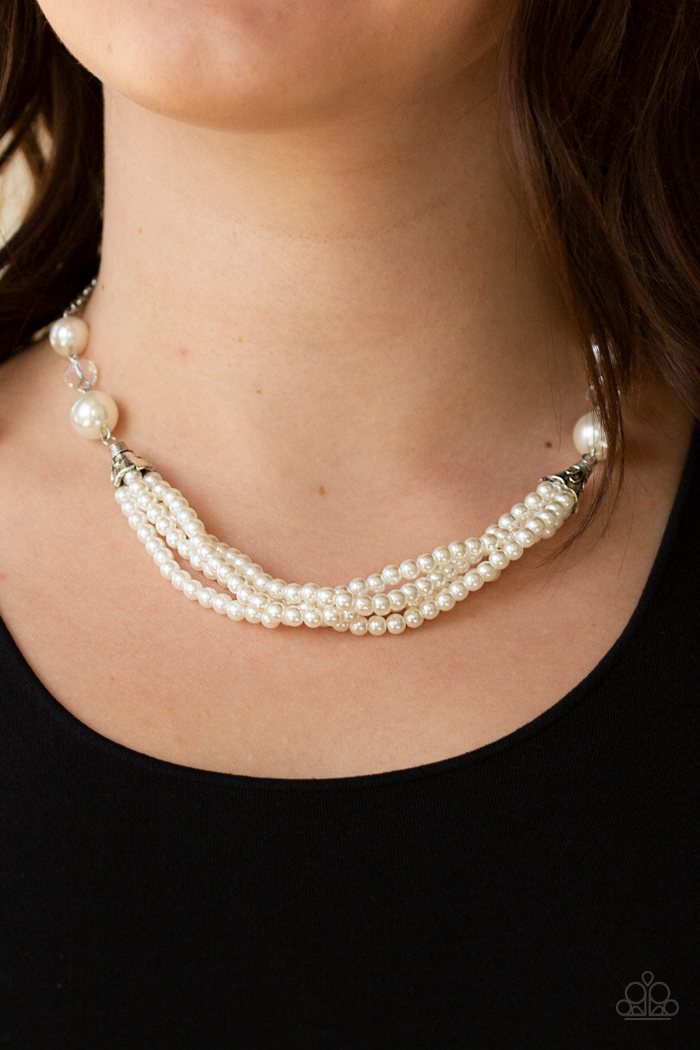 One-WOMAN Show - White pearl necklace
