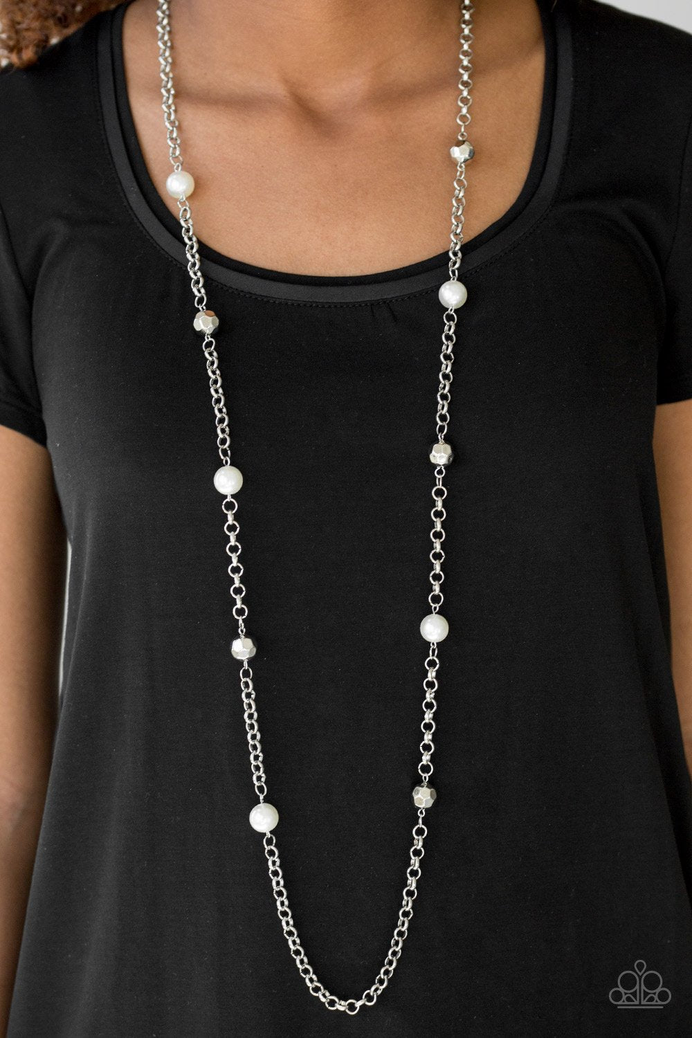 Showroom Shimmer - White pearl necklace