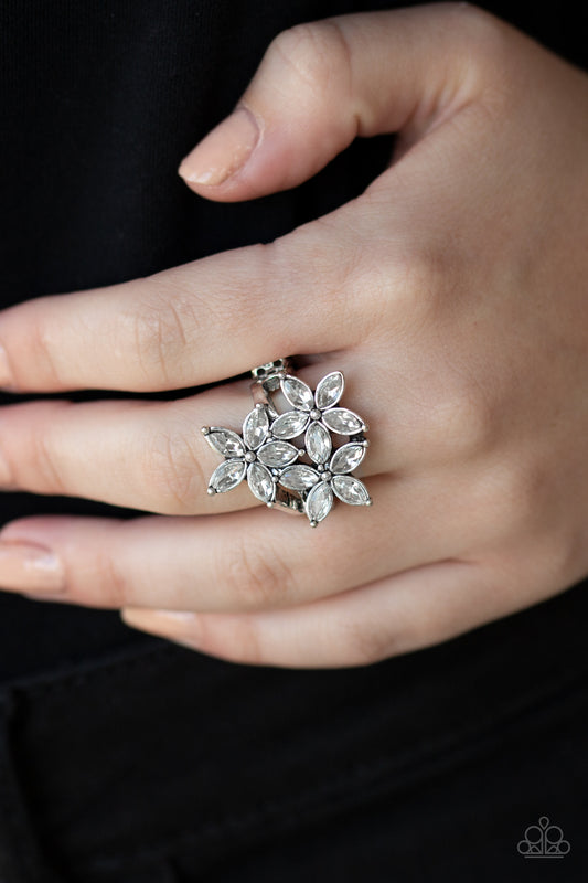 Gardenia Grandeur - White rhinestone ring