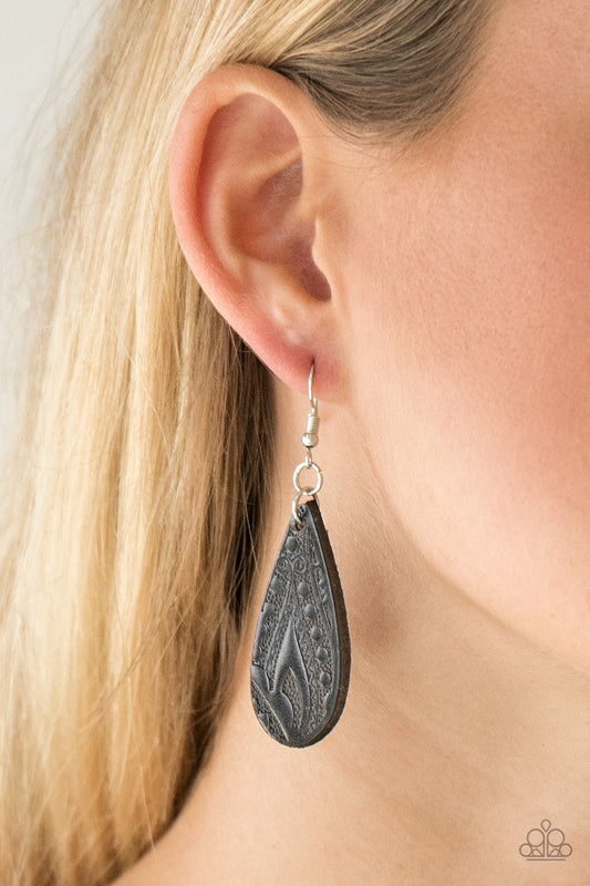 Get In The Groove - Black leather earrings