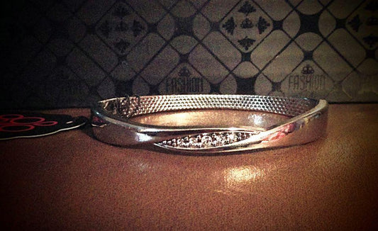 GLITTERING GRIT - White rhinestones bangle bracelet