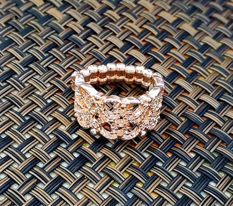 Tell me how you really Frill - Rose gold ring