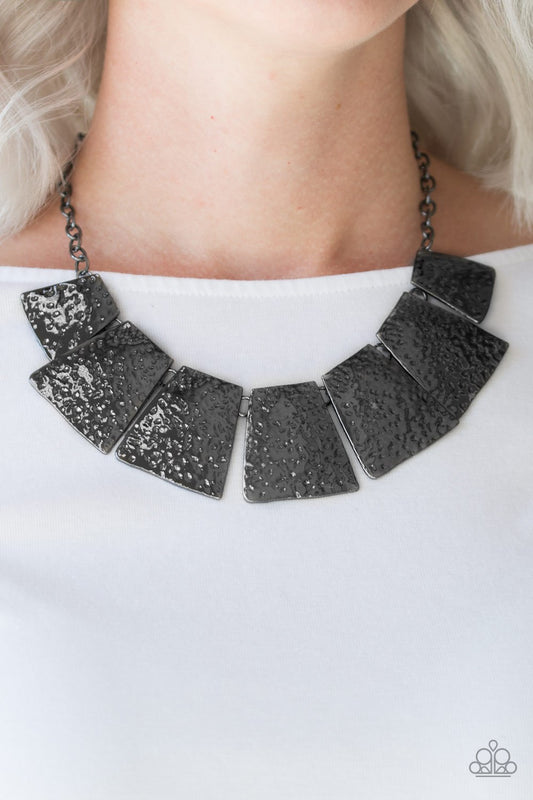 Here Comes The Huntress - Black/Gunmetal necklace