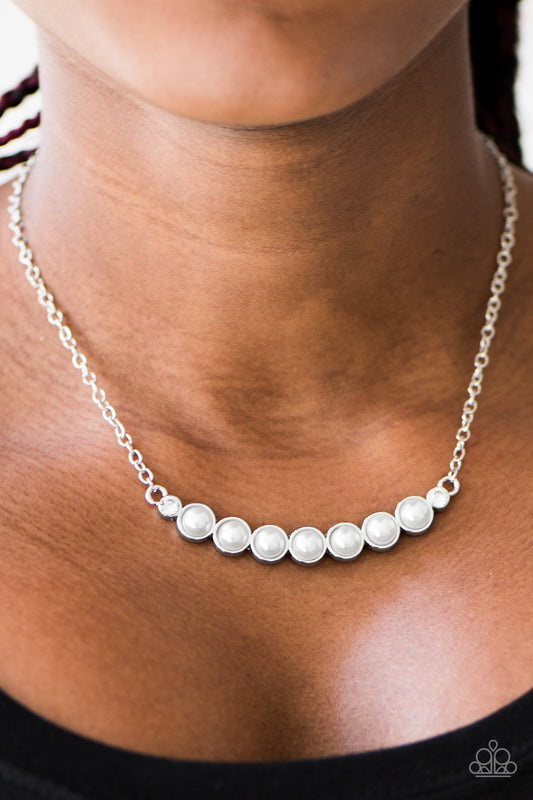 The Ruling Class - White pearl necklace